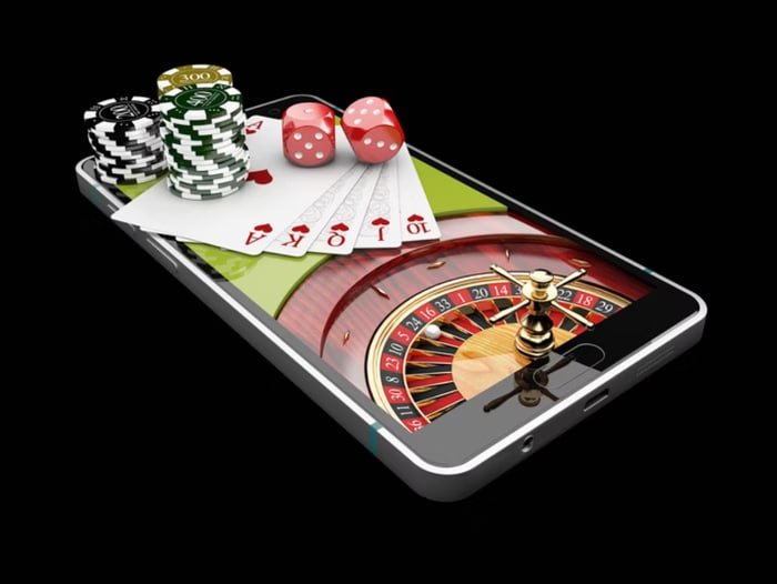 Live Infinite Blackjack table with dealer and multiple player positions